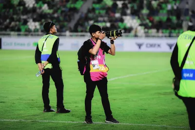 Fotografer Tiang Jauh di lapangan